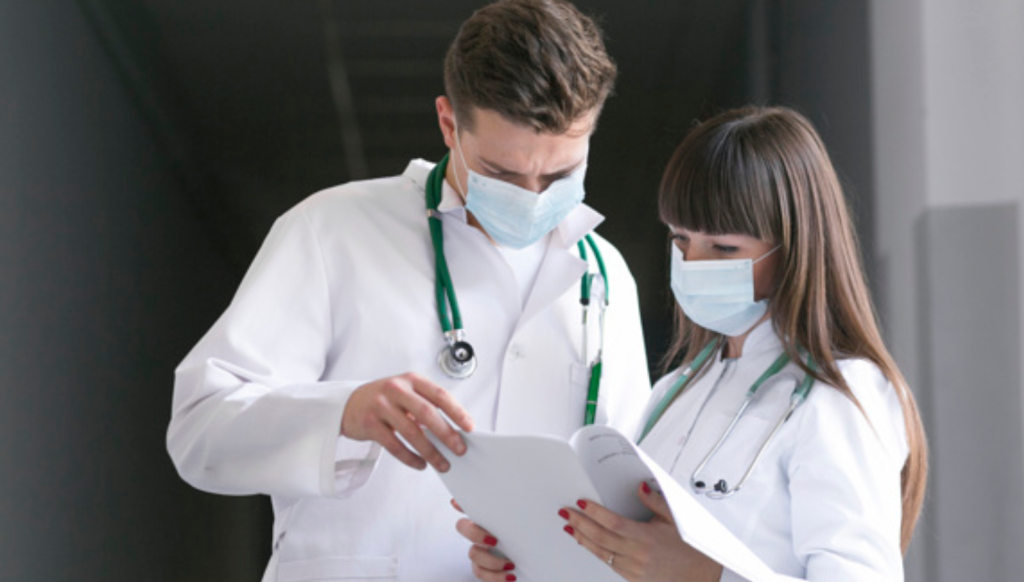 medicos conversando